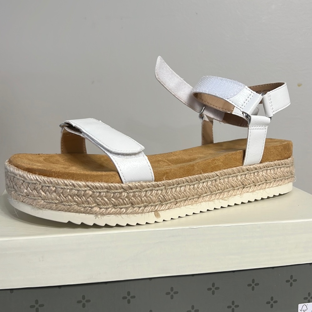 New women’s shoes size 10